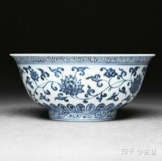 明初青花瓷 - 正统、景泰、天顺等朝代都用勾勒点染法