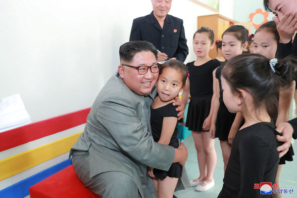  金正恩和幼女