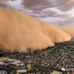 国旗吹倒，龙舟翻沉，春节大火等征兆预示中国将大乱